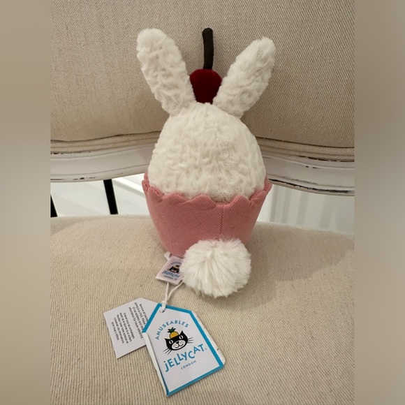 Retired NWT Jellycat NWT Dainty Dessert Bunny Cupcake Authentic - Picture 10 of 12